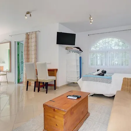 Estudio Casa Marie * 埃斯特波纳
